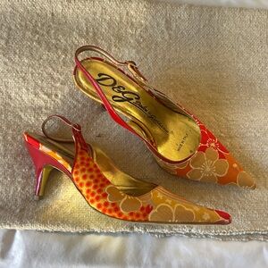 D&G Women's Red and Gold Floral Heels